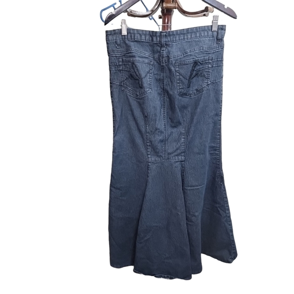 Bisou Bisou Denim Mermaid Skirt. Size 6 - Picture 2 of 6